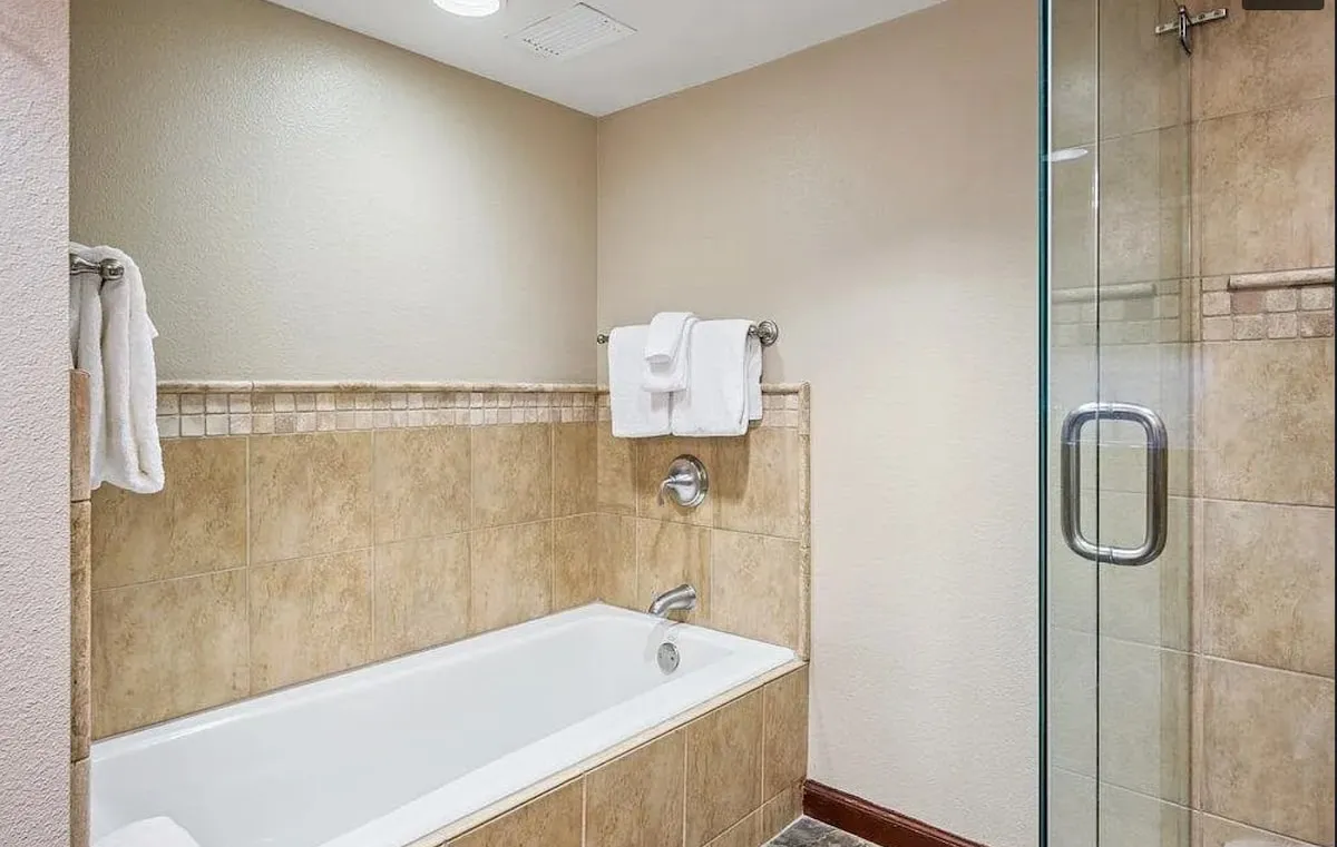 King room — Soaking tub & separate shower; original listing photograph