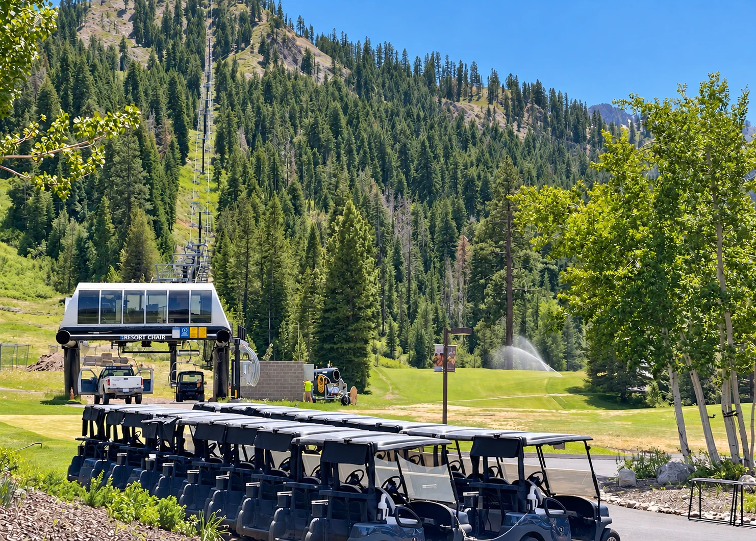 Resort amenities — Golf & mountain setting