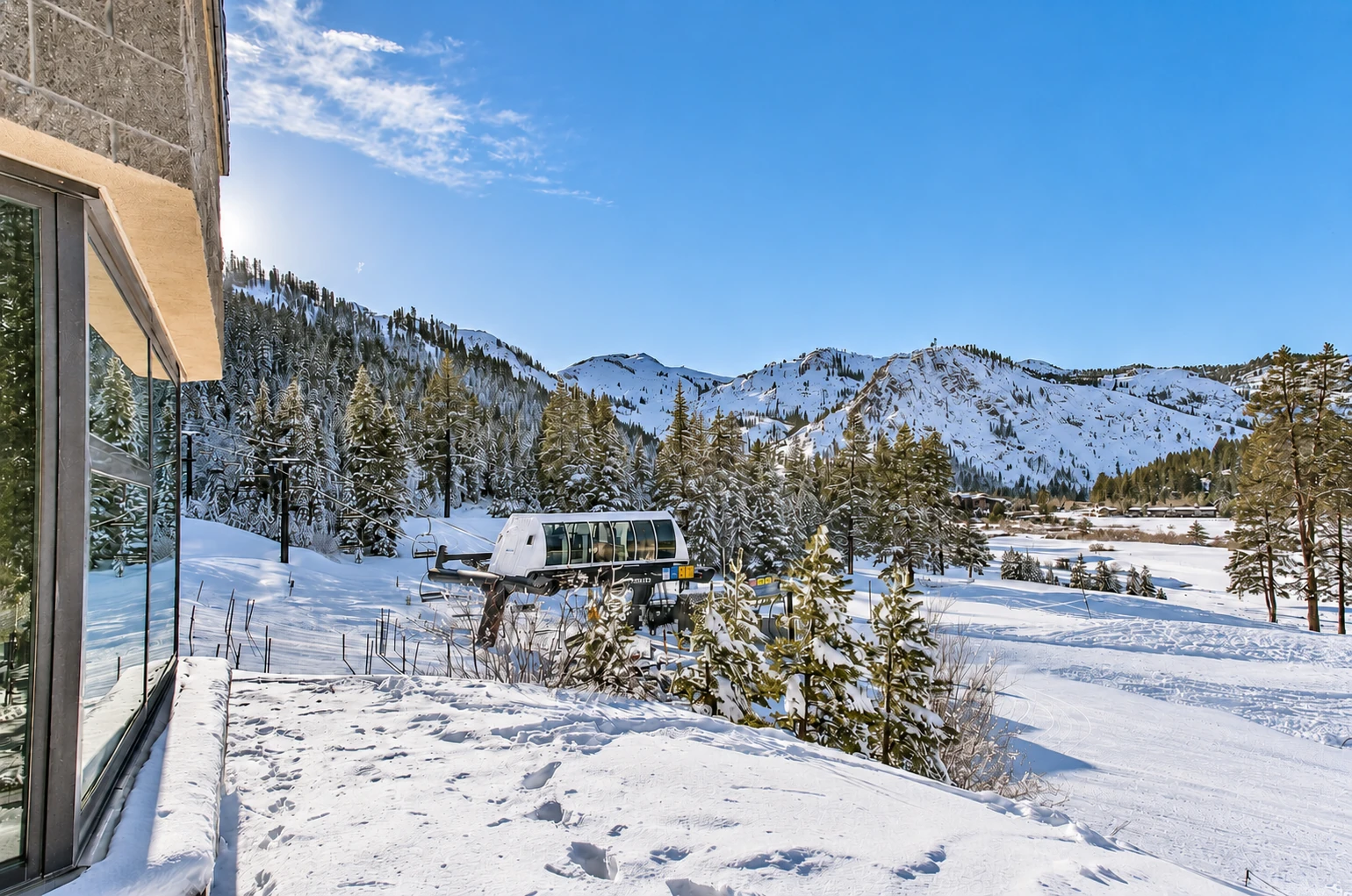 Resort amenities — Winter resort & chairlift